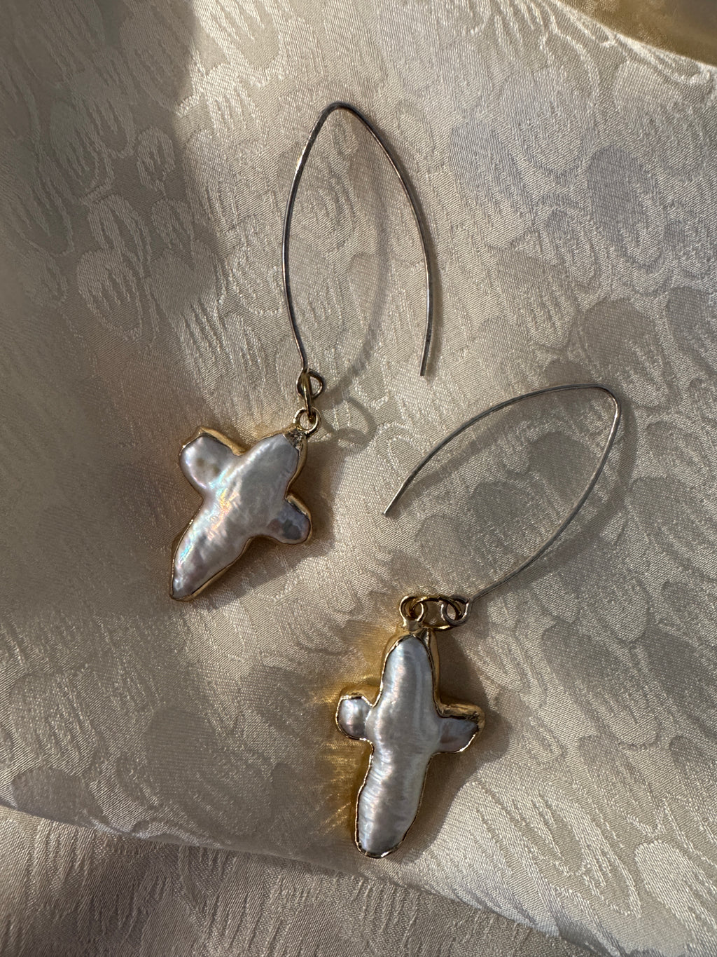 SE4524-LargeGold/PearlCrossEarrings