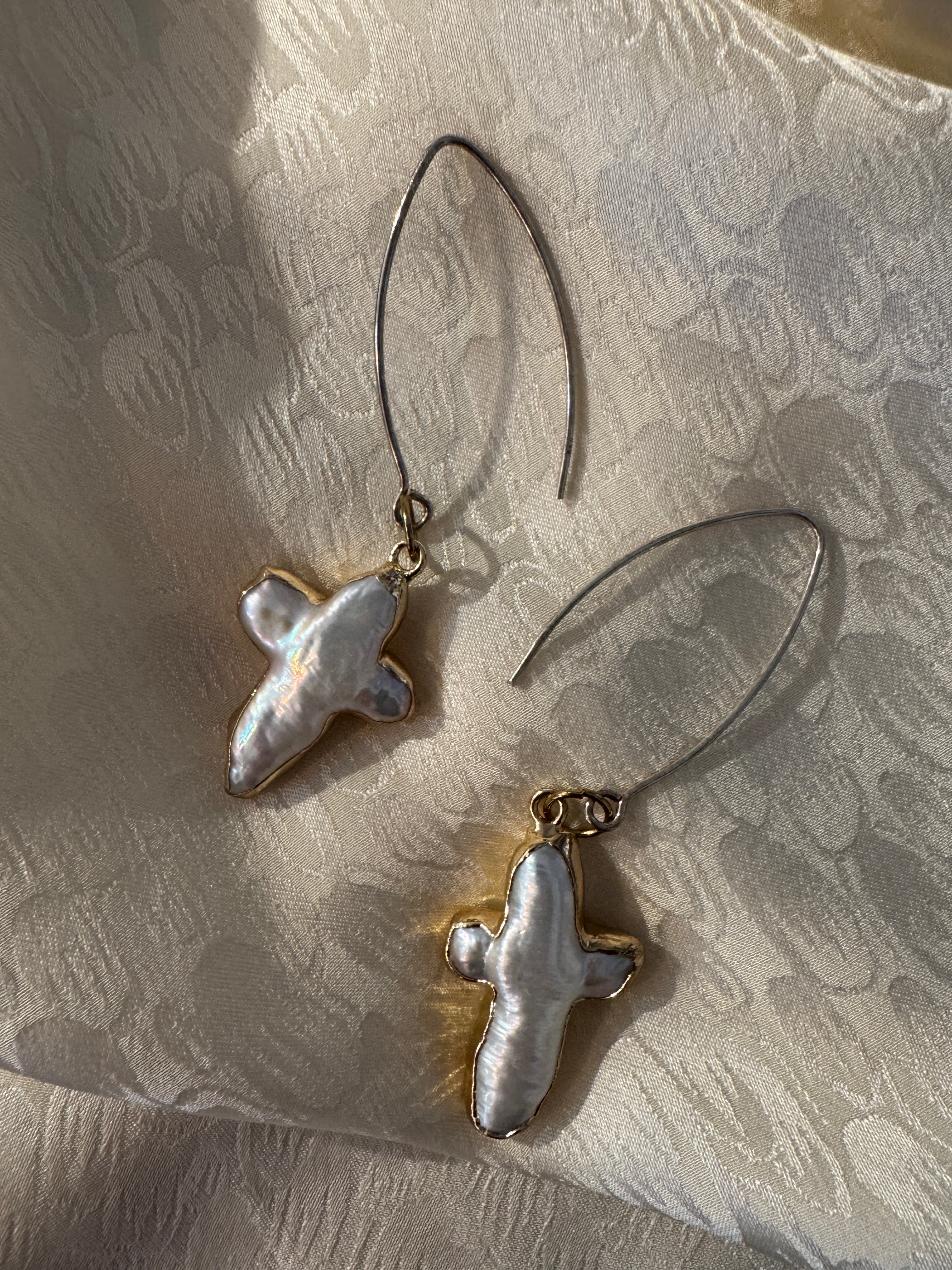 SE4524-LargeGold/PearlCrossEarrings