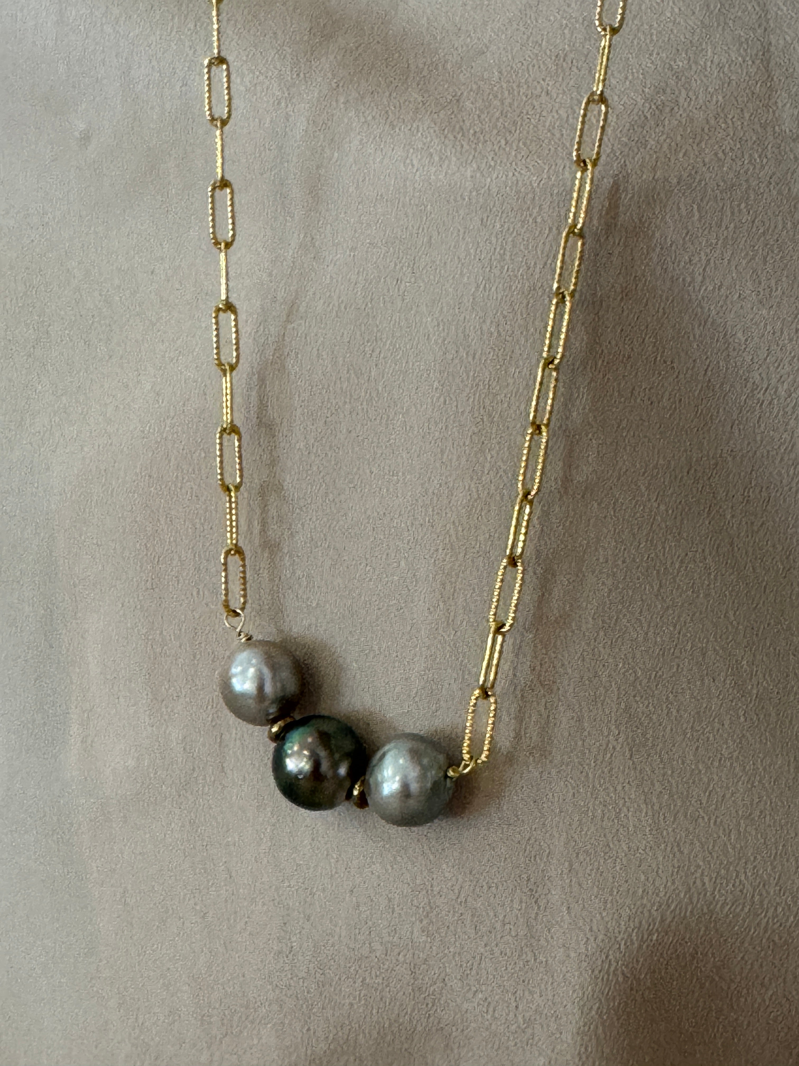 SN4357-TripleTahitianFancyGFChainNecklace