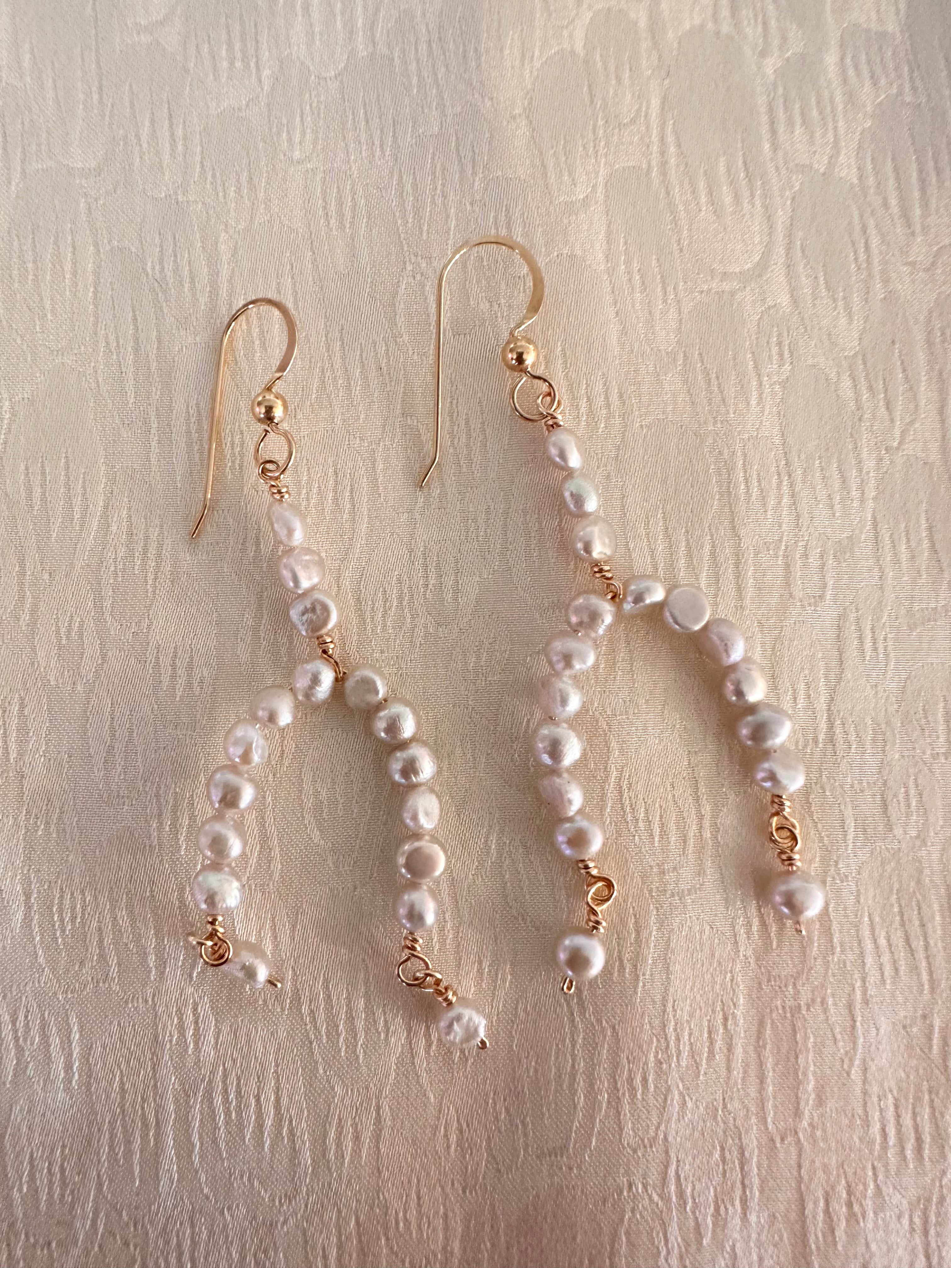 JE4740 Gold Fill & Pearls