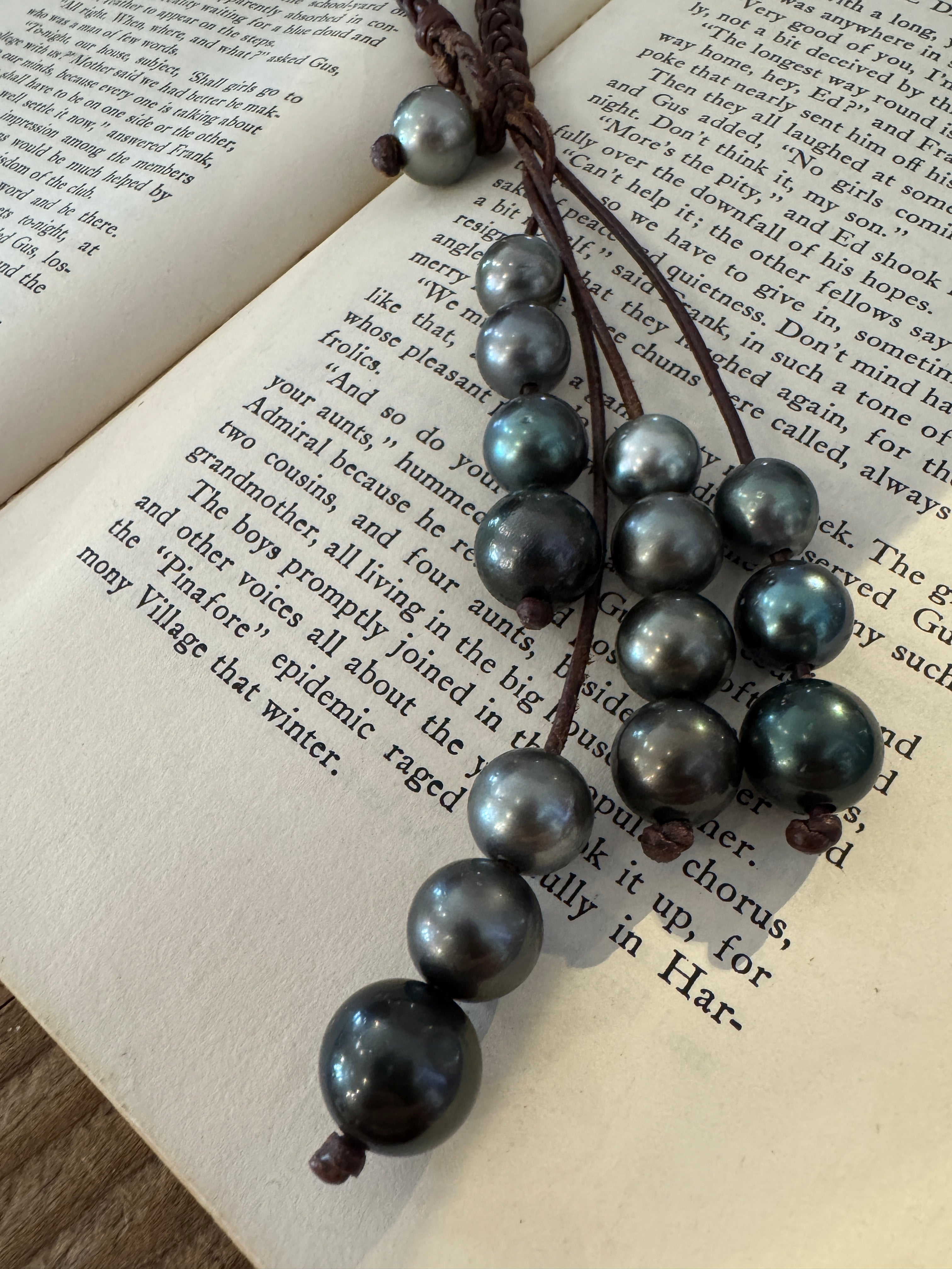 SN4391-KimberlyVynPearl/LeatherNecklace