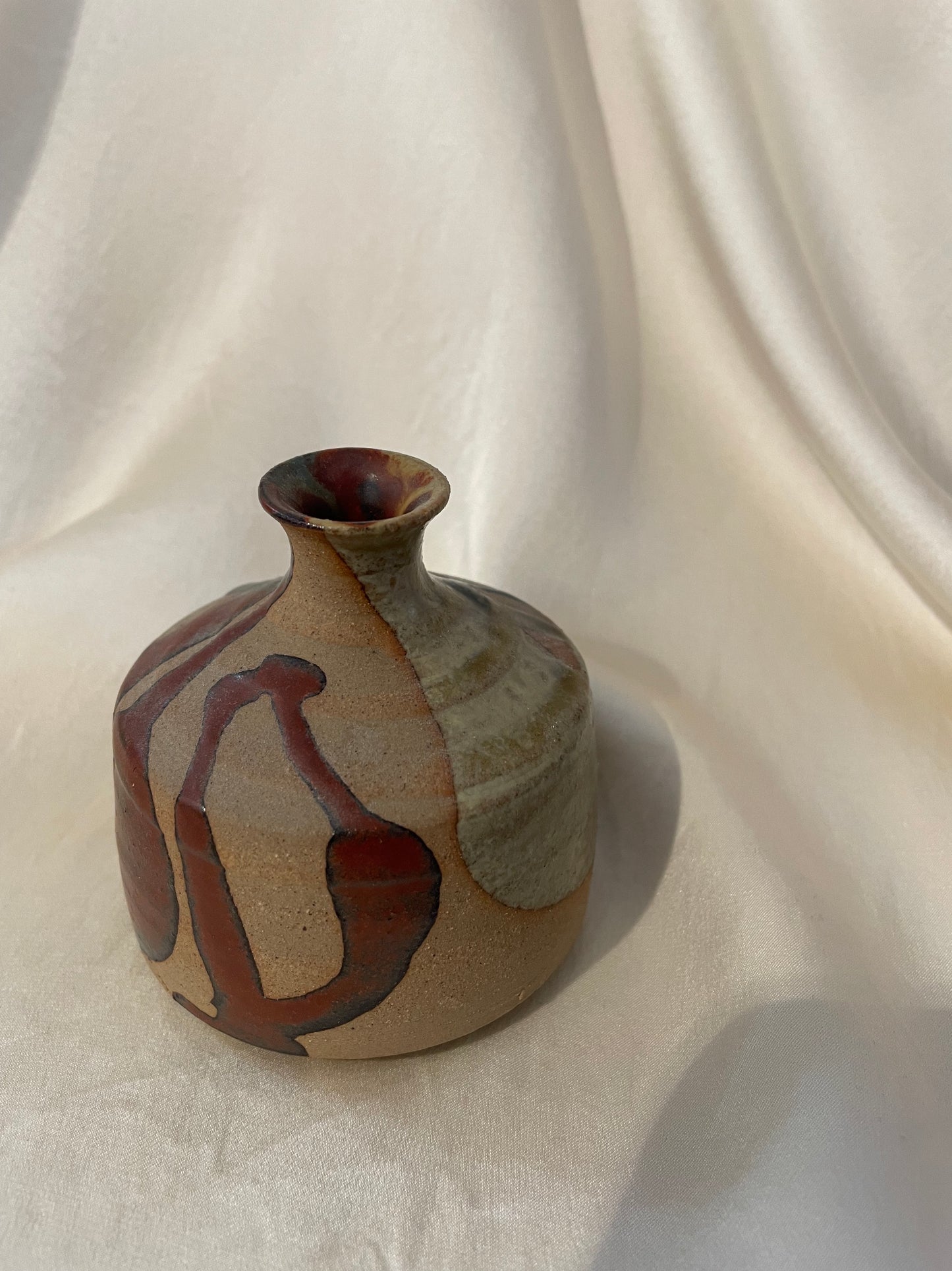 JV824 Tiny Pottery Vase